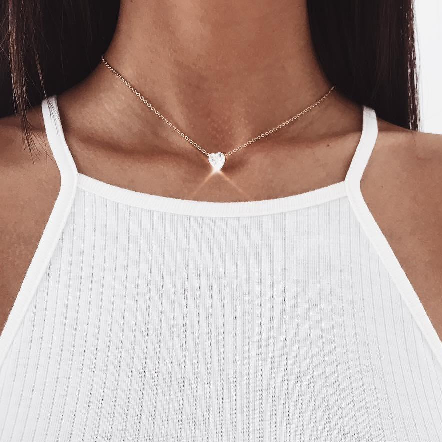 Collar minimalista en forma de corazón de plata