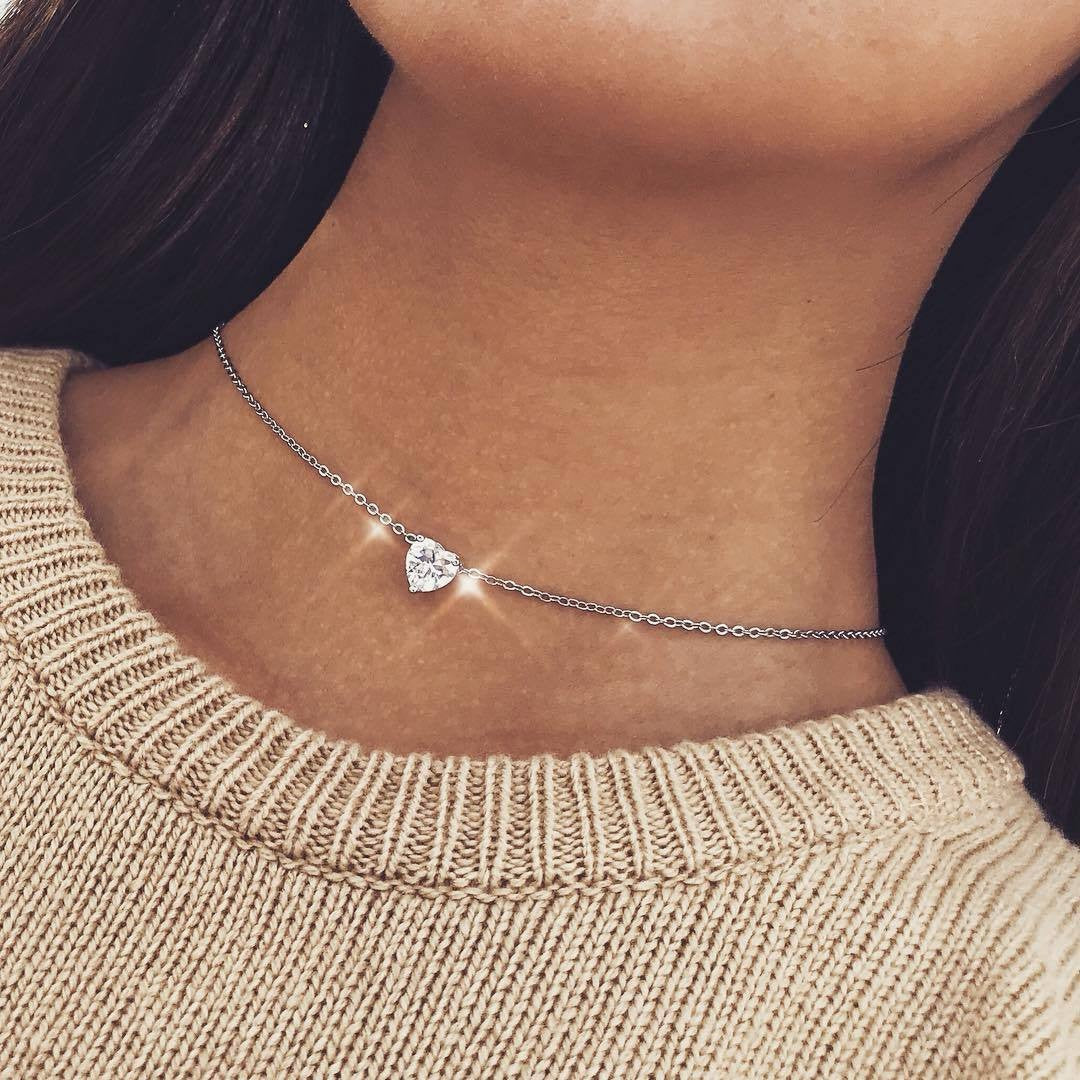 Collar minimalista en forma de corazón de plata