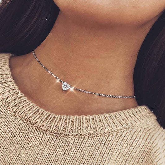 Collar minimalista en forma de corazón de plata