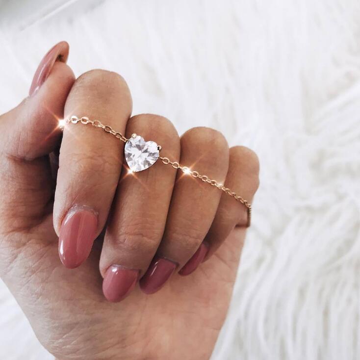 Collar minimalista en forma de corazón de plata