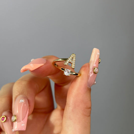 Anillo ajustable con letra inicial - oro