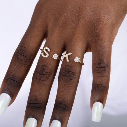 Anillo ajustable con letra inicial - oro